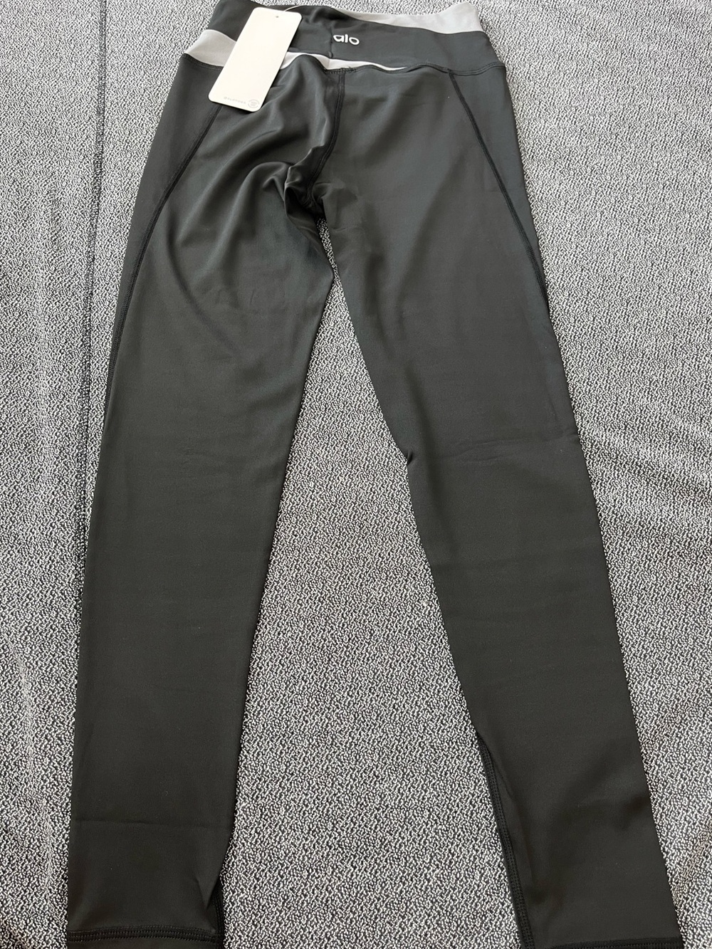 ALO Yoga Men’s Black Jogger Leggings with Gray Waistband Accent